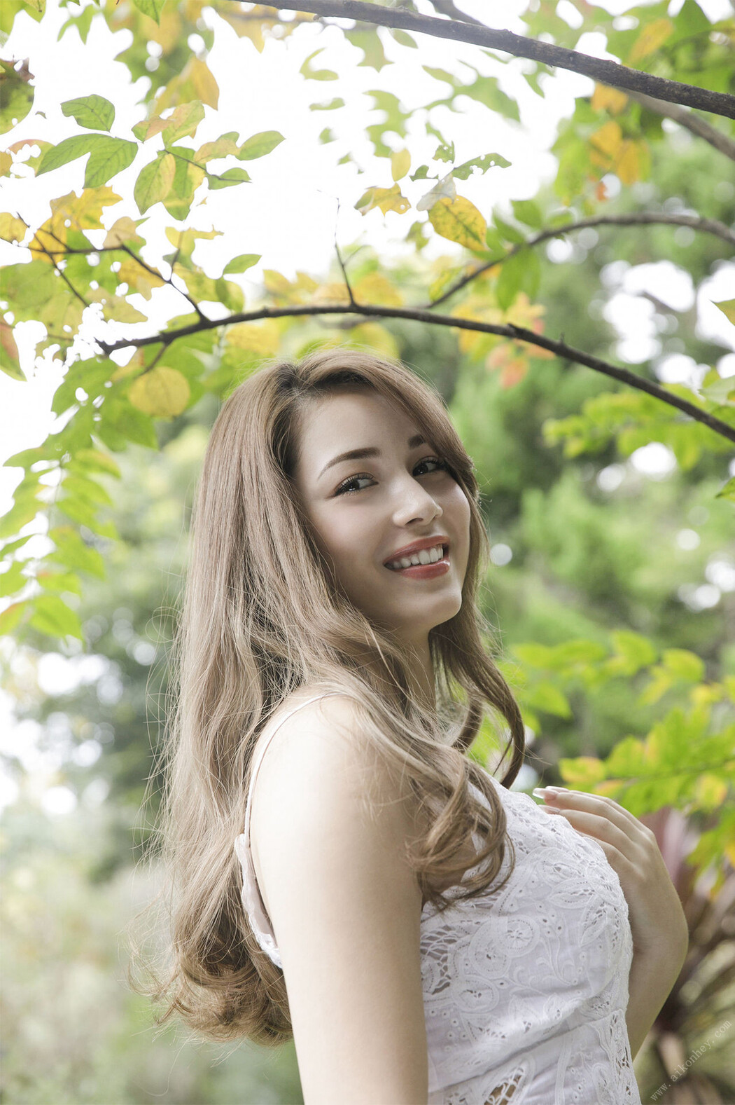 Michelle Megumi ミッシェル愛美, FRIDAYデジタル写真集 ２０歳の絶世美女ヌード Vol.01 - Set.01