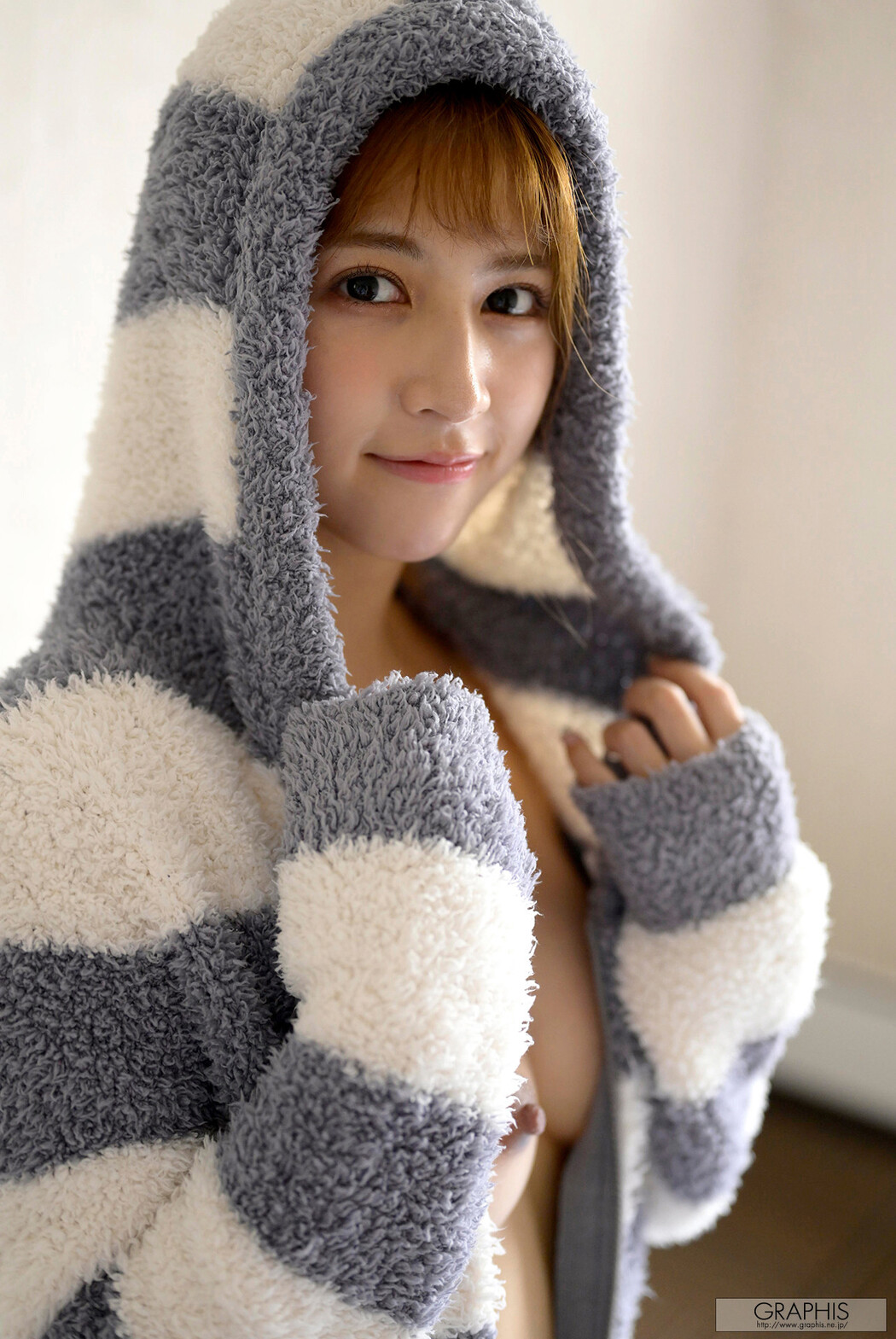 Riri Nanatsumori 七ツ森りり, [Graphis] Gals 「Head Over Heels!」 Vol.02