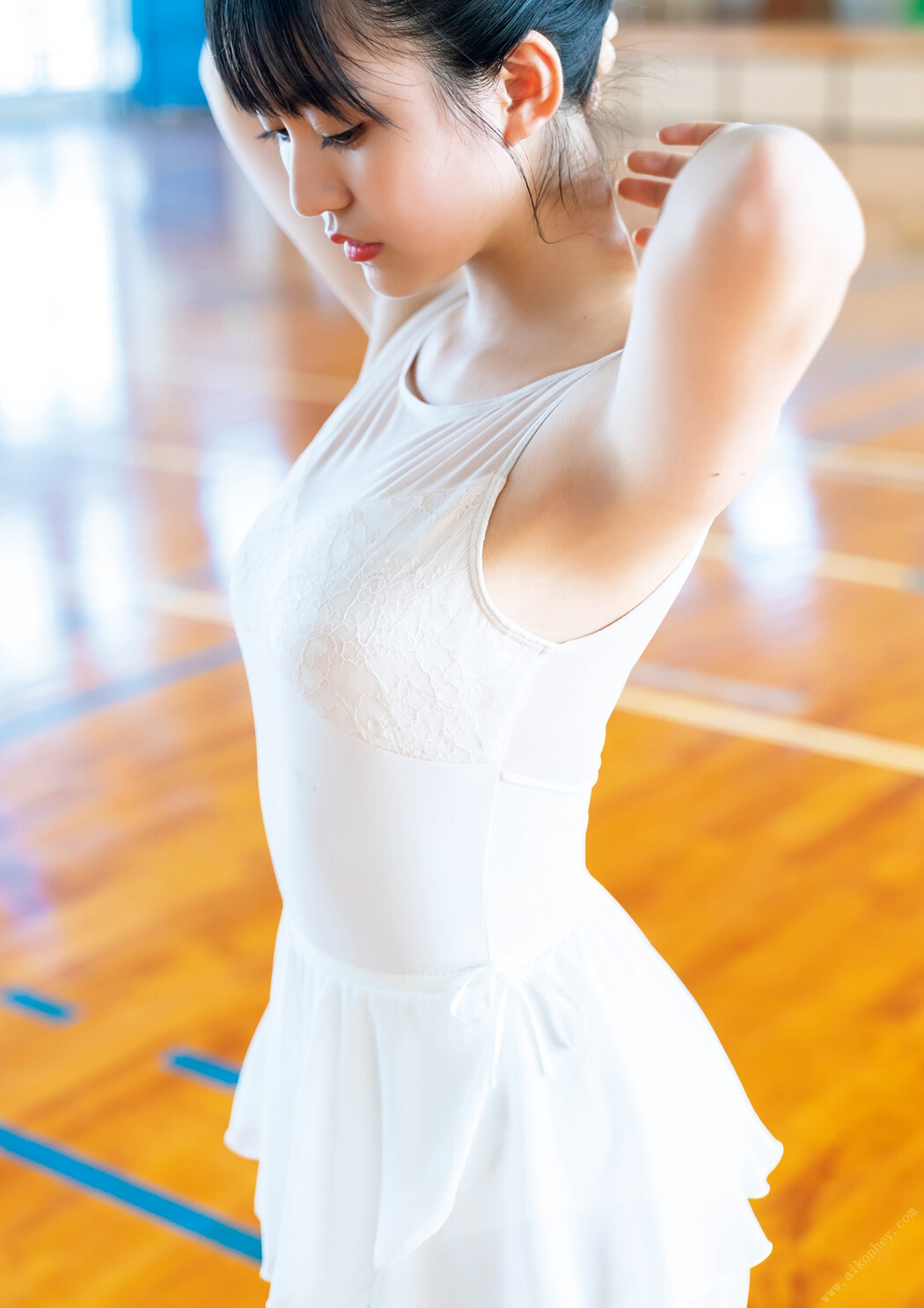 Runa Toyoda 豊田ルナ, 1st写真集 『月-Luna-』 Set.01