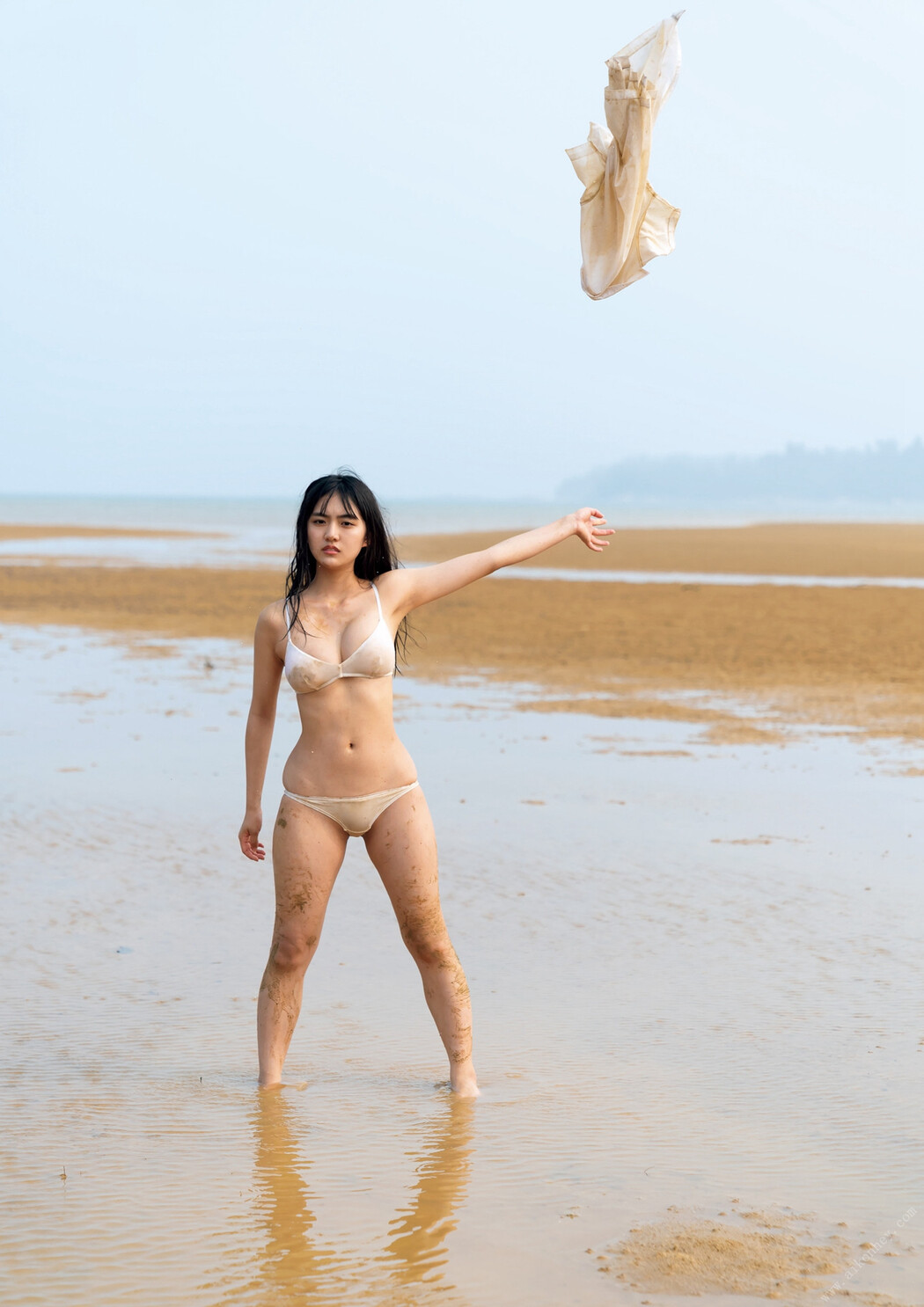 Runa Toyoda 豊田ルナ, 1st写真集 『月-Luna-』 Set.02