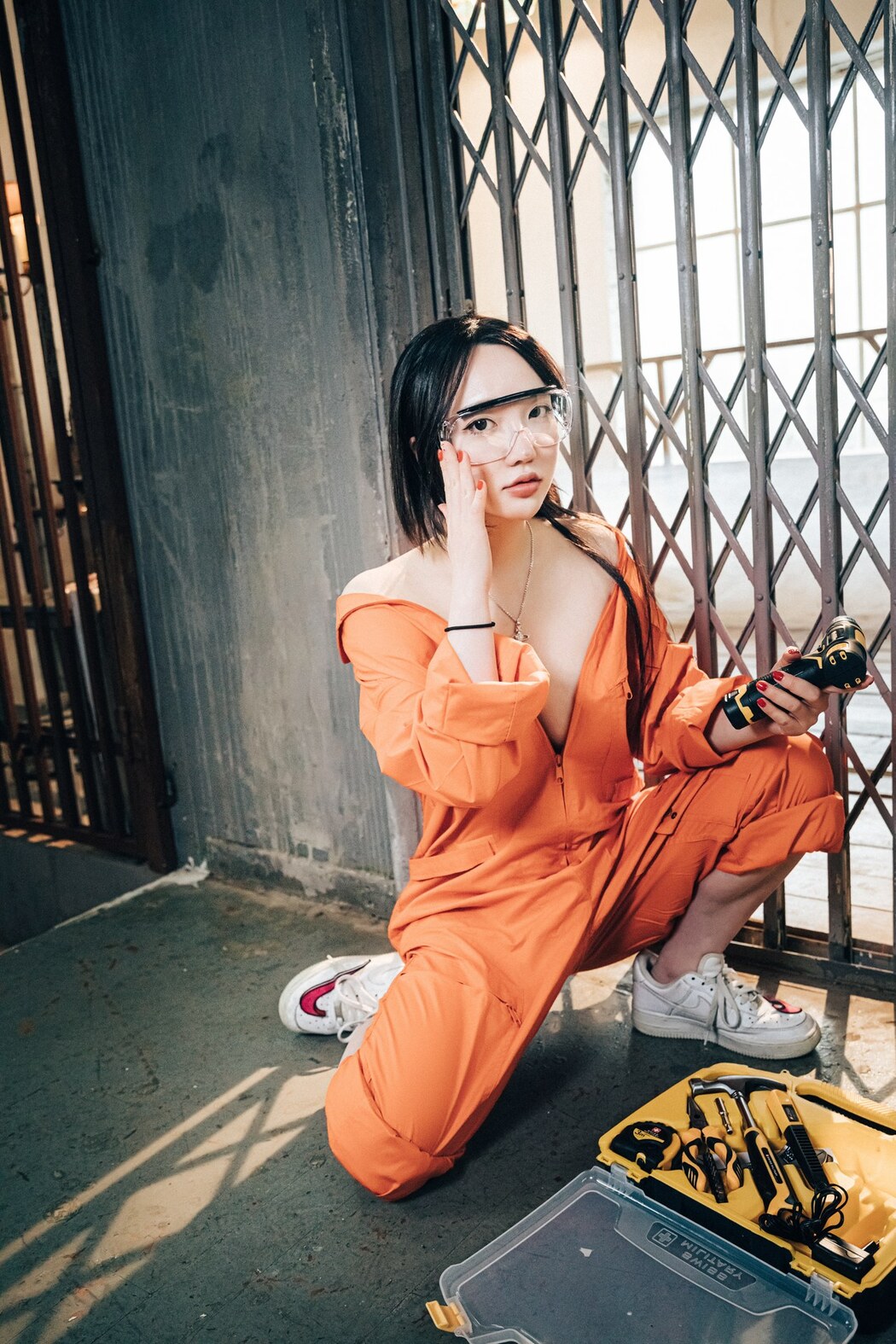 Son Yeeun 손예은, [Loozy] Where Are My Tools