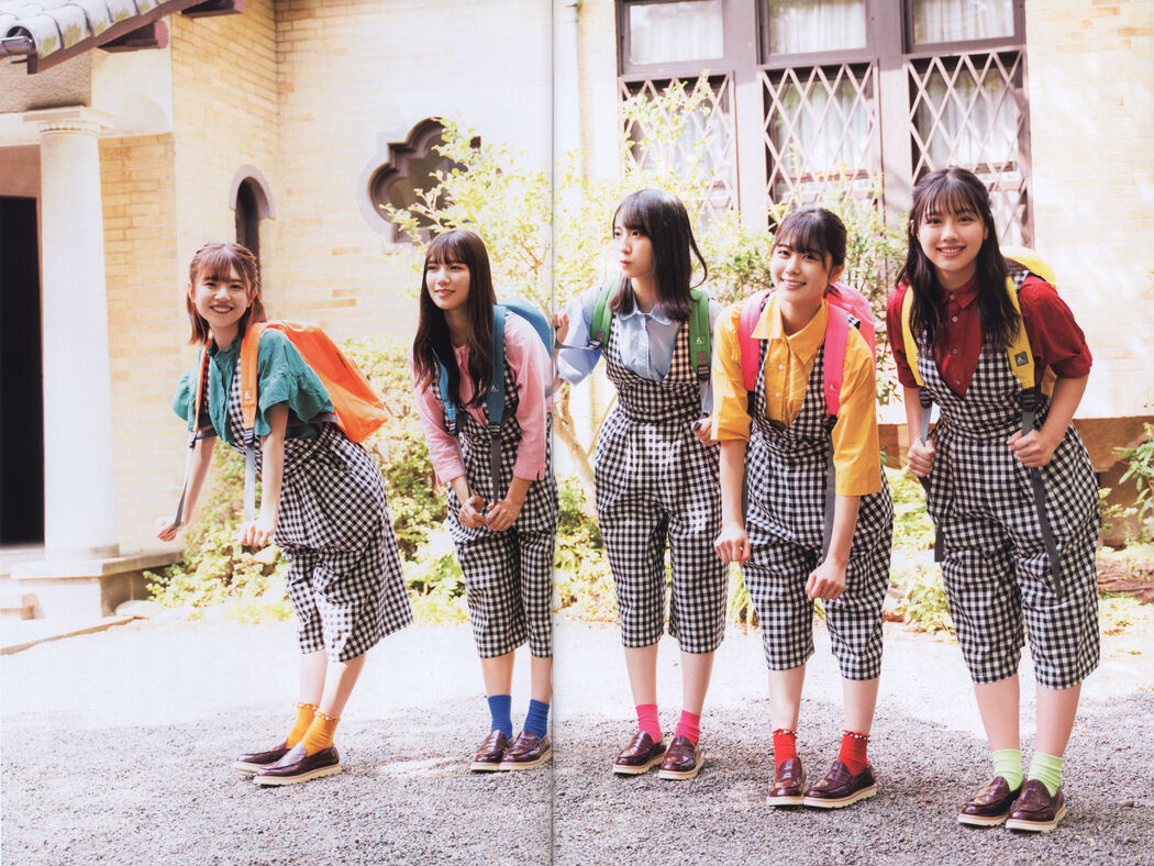 Hinatazaka46 日向坂46, B.L.T. 2021.12 (ビー・エル・ティー 2021年12月号)