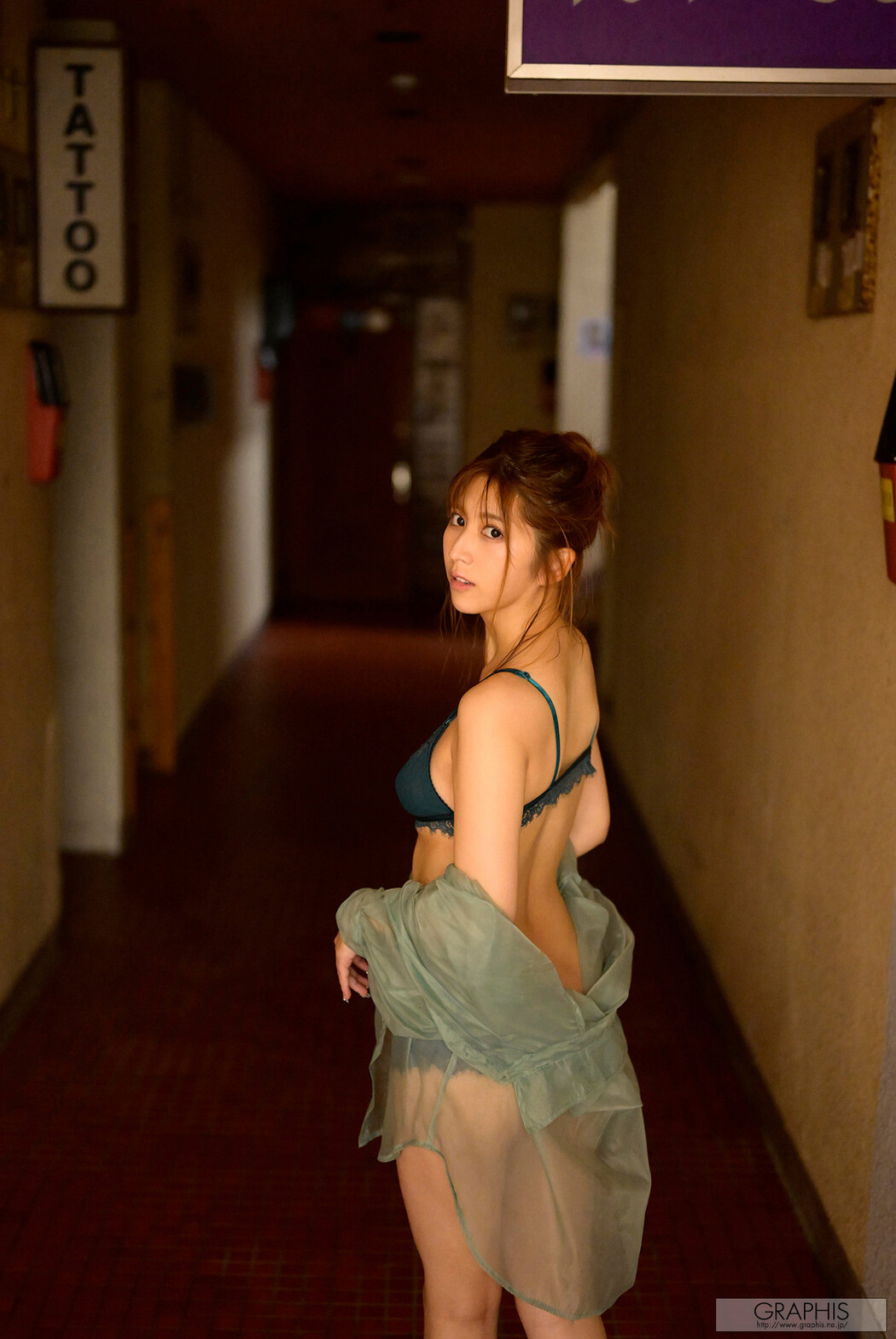 Riri Nanatsumori 七ツ森りり, [Graphis] Gals 「Head Over Heels!」 Vol.04