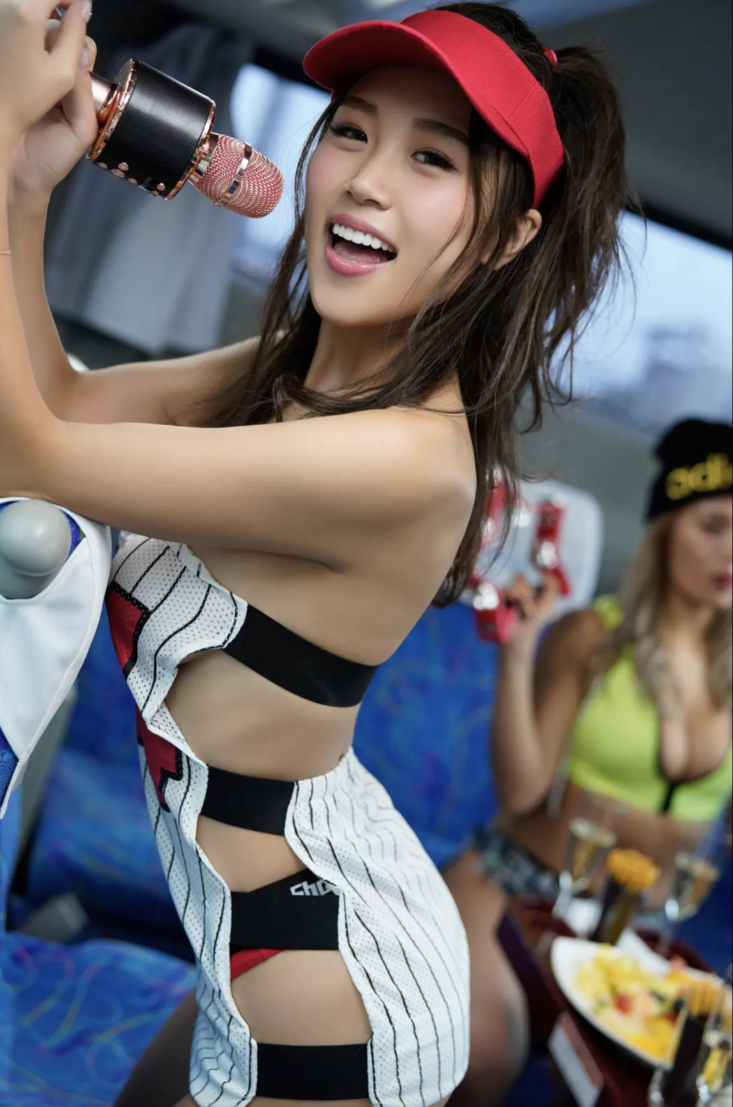 サイバージャパンダンサーズ, FRIDAYデジタル写真集 「アナタと一緒に温泉バスツアー Vol.01」 Set.01