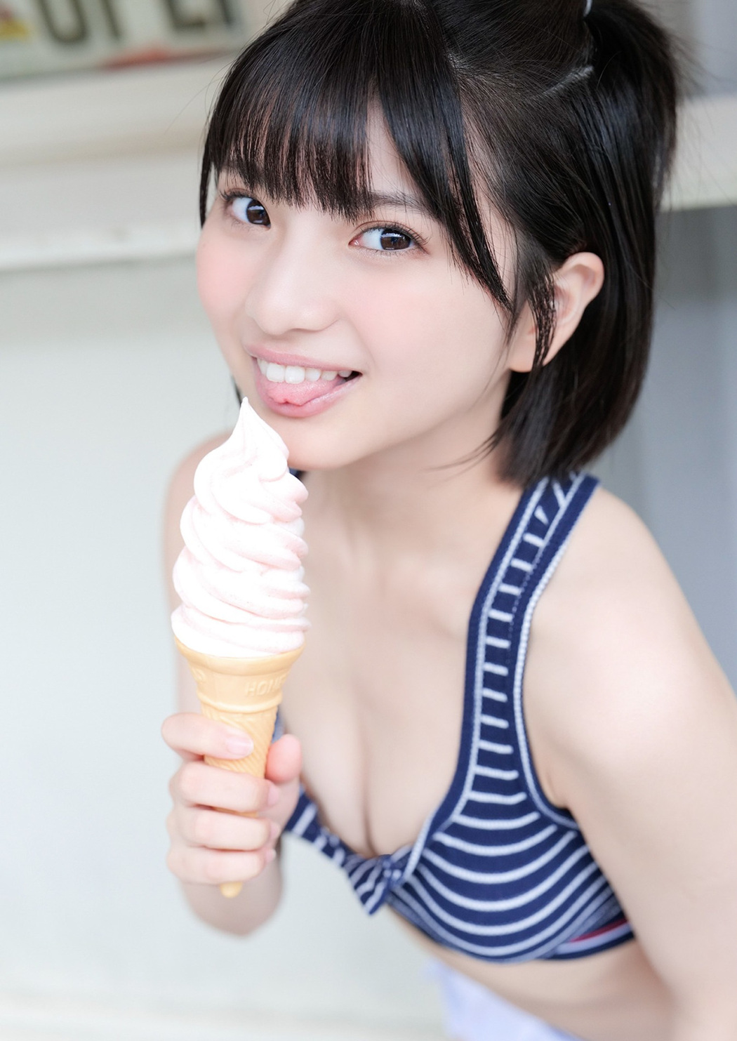 Hinano Himeno 姫野ひなの, Young Jump 2022 No.43 (ヤングジャンプ 2022年43号)