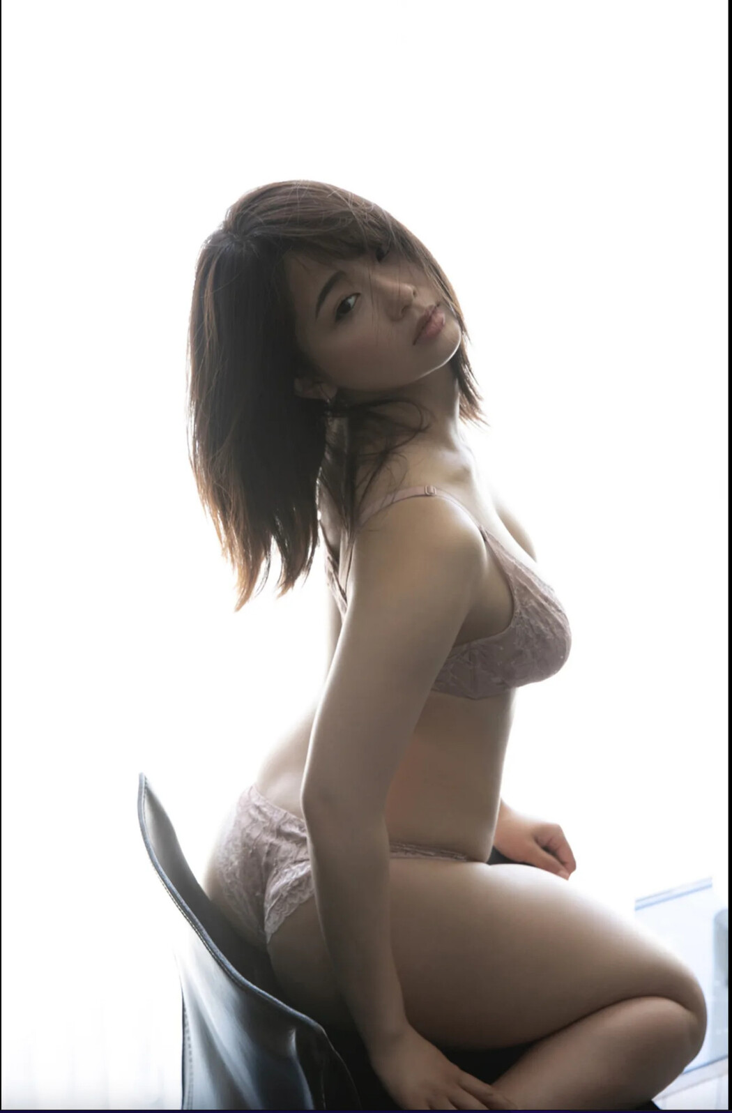 Natsumi Hirajima 平嶋夏海, FRIDAYデジタル写真集 「甘い密会-ベッドの上で-」 Set.02