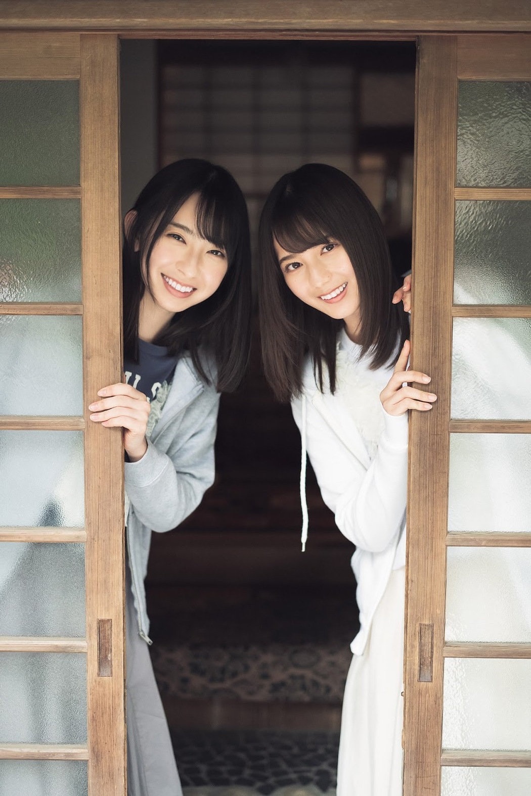 Nao Kosaka 小坂菜緒, Miku Kanemura 金村美玖, Shonen Magazine 2019 No.16 (少年マガジン 2019年16号)