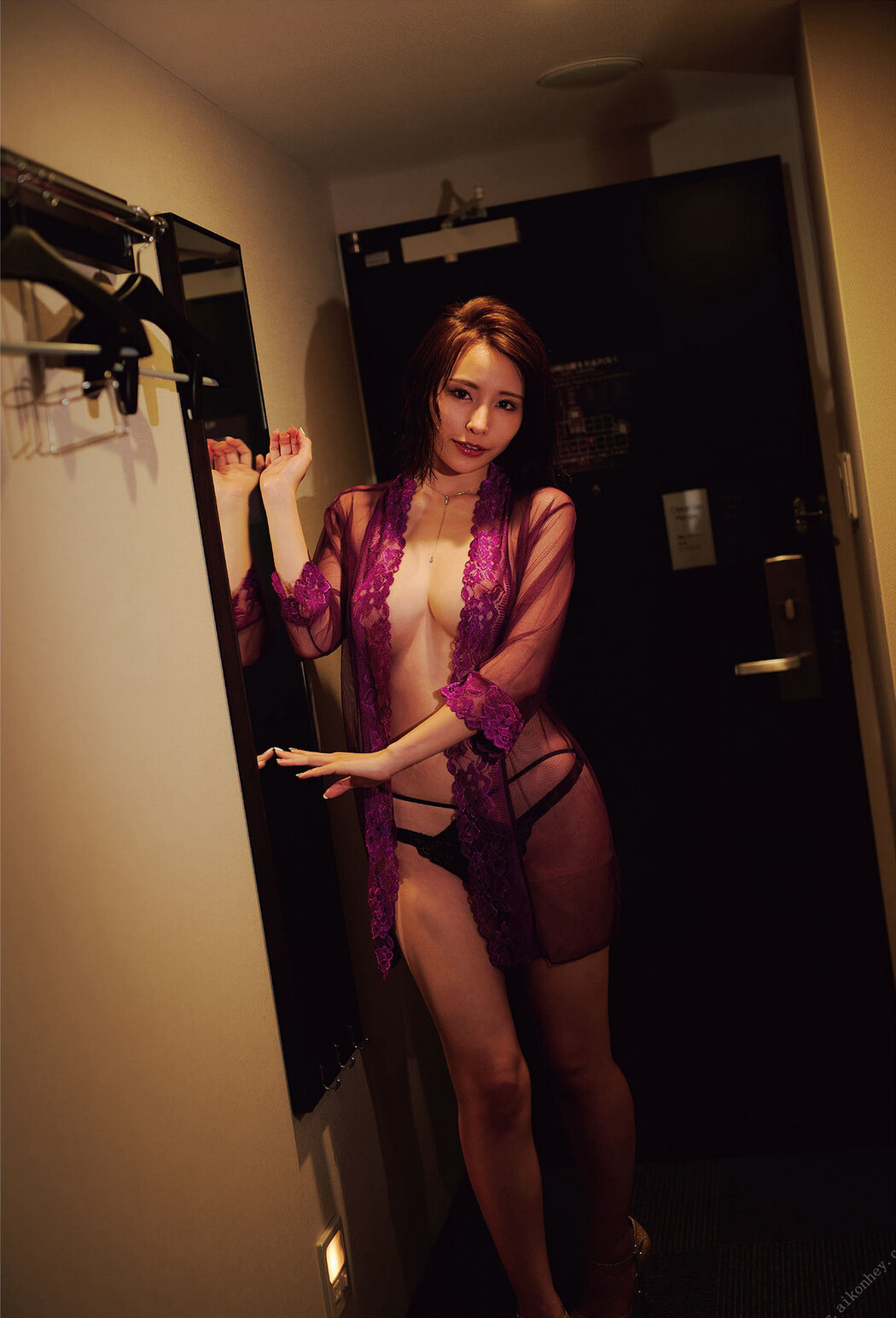 Mayuki Ito 伊藤舞雪, デジタル写真集 「Contrast」 Set.02