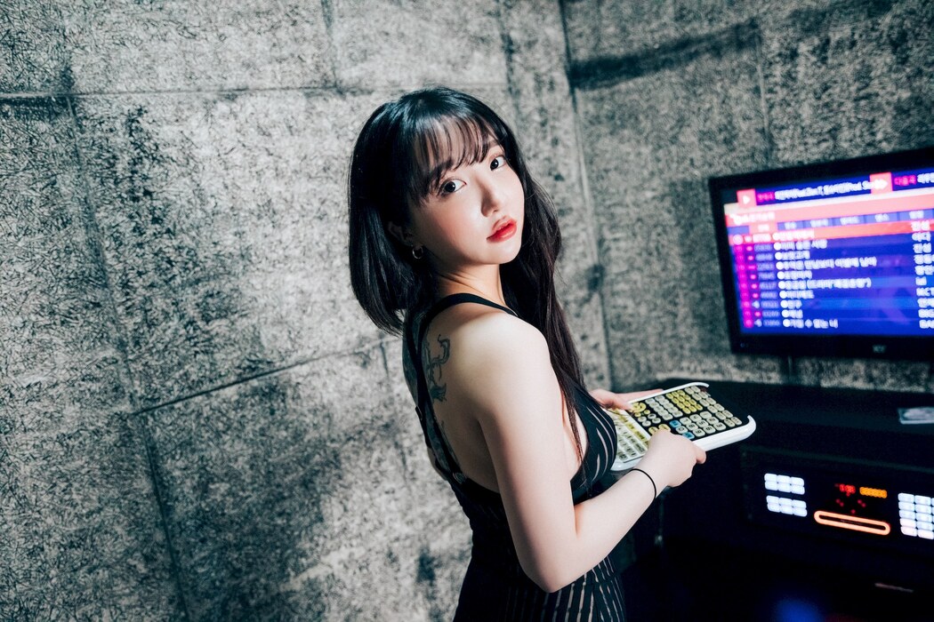 Son Yeeun 손예은, [Loozy] Player (S.ver) Set.01