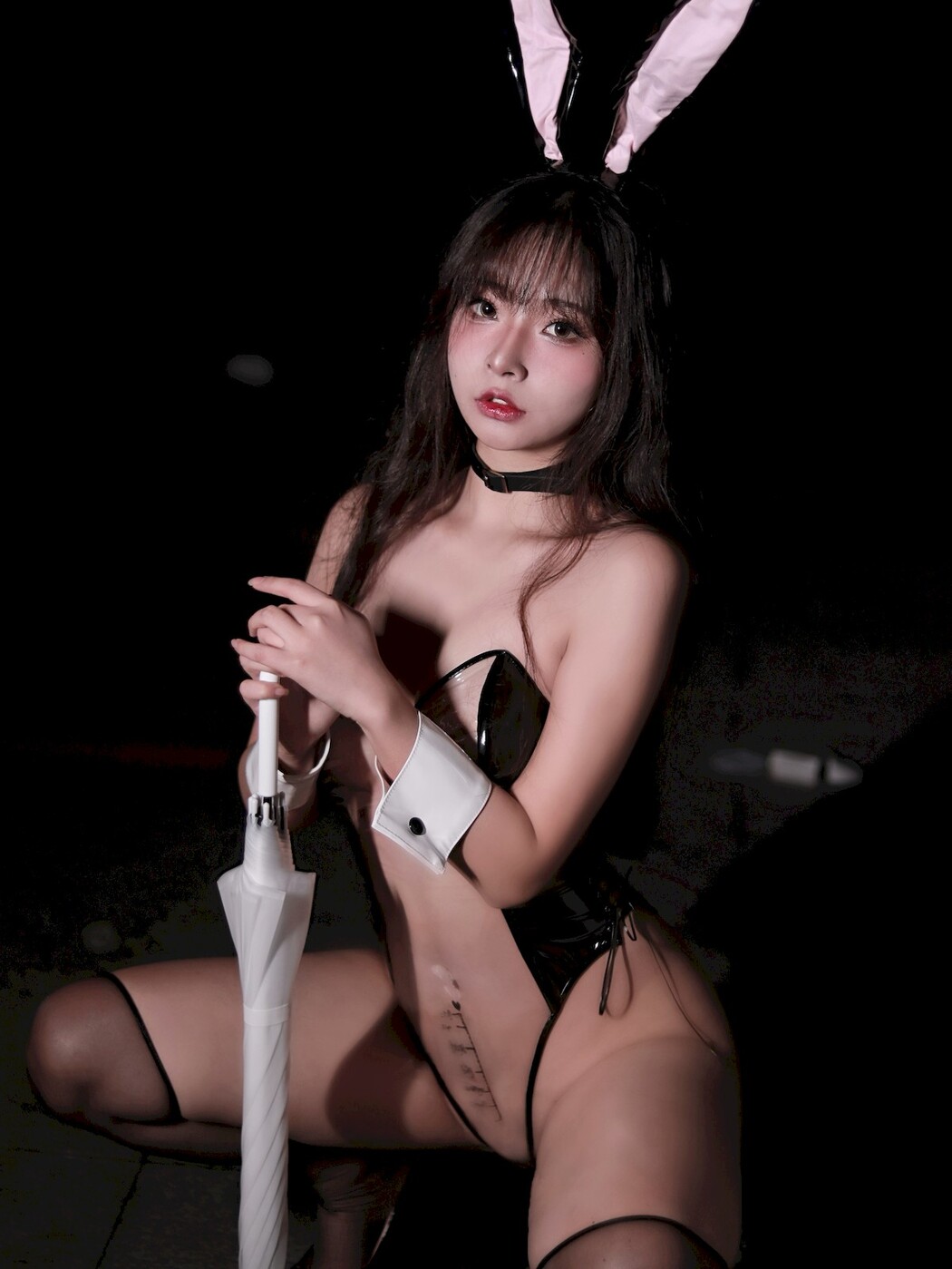 Cosplay Yuuhui玉汇 雨中透明兔女郎