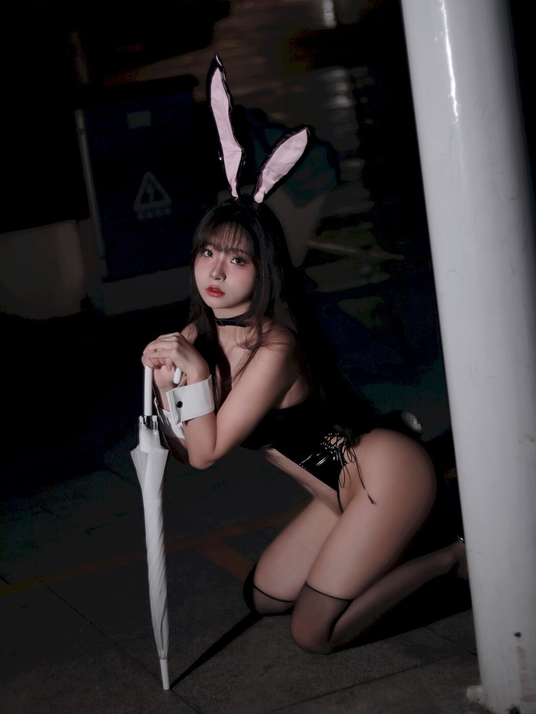 Cosplay Yuuhui玉汇 雨中透明兔女郎