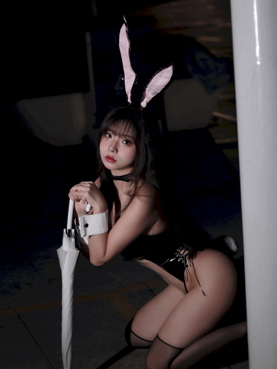 Cosplay Yuuhui玉汇 雨中透明兔女郎