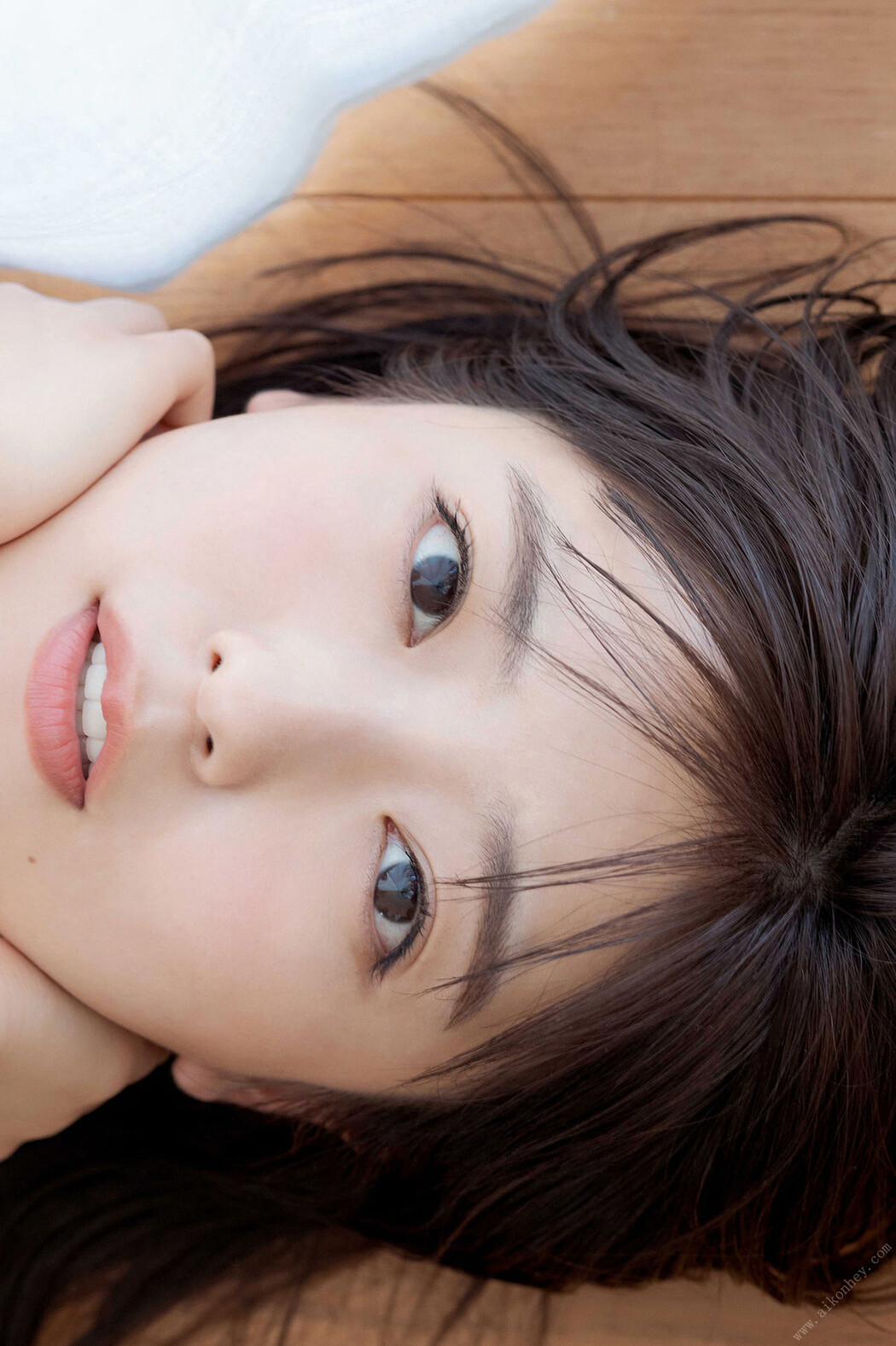 Mio Kudo 工藤美桜, ＦＲＩＤＡＹデジタル写真集 「輝きながら……」 Set.04
