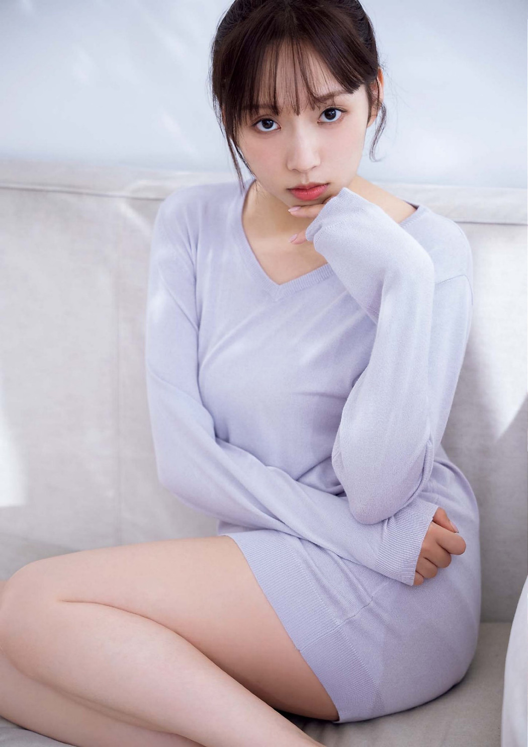 Mai Shinuchi 新内眞衣, Big Comic Spirits 2022 No.52 (ビッグコミックスピリッツ 2022年52号)