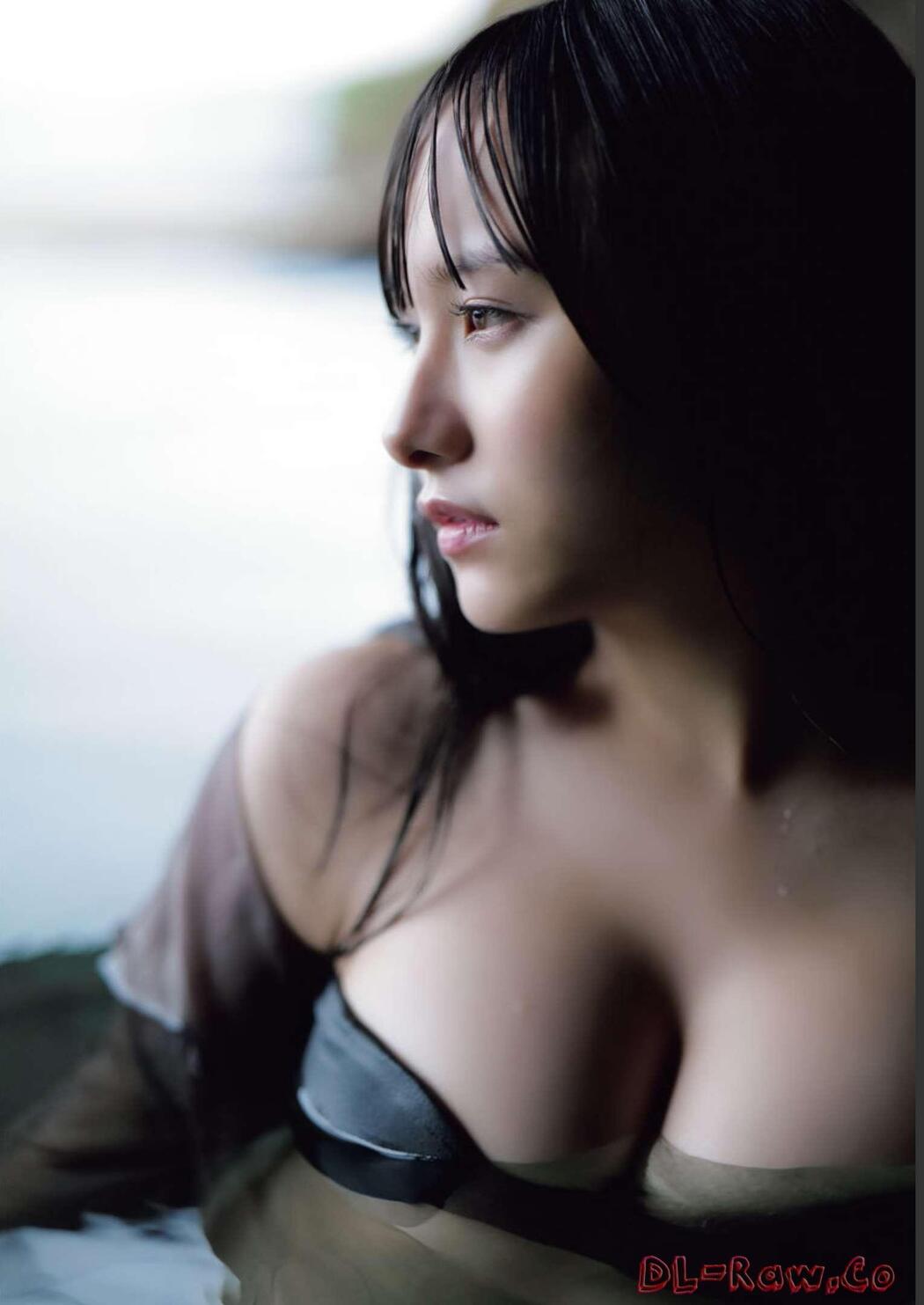 Mayu Niiya 新谷真由, Dokodemo Young Champion 2022 No.12 (どこでもヤングチャンピオン 2022年12号)