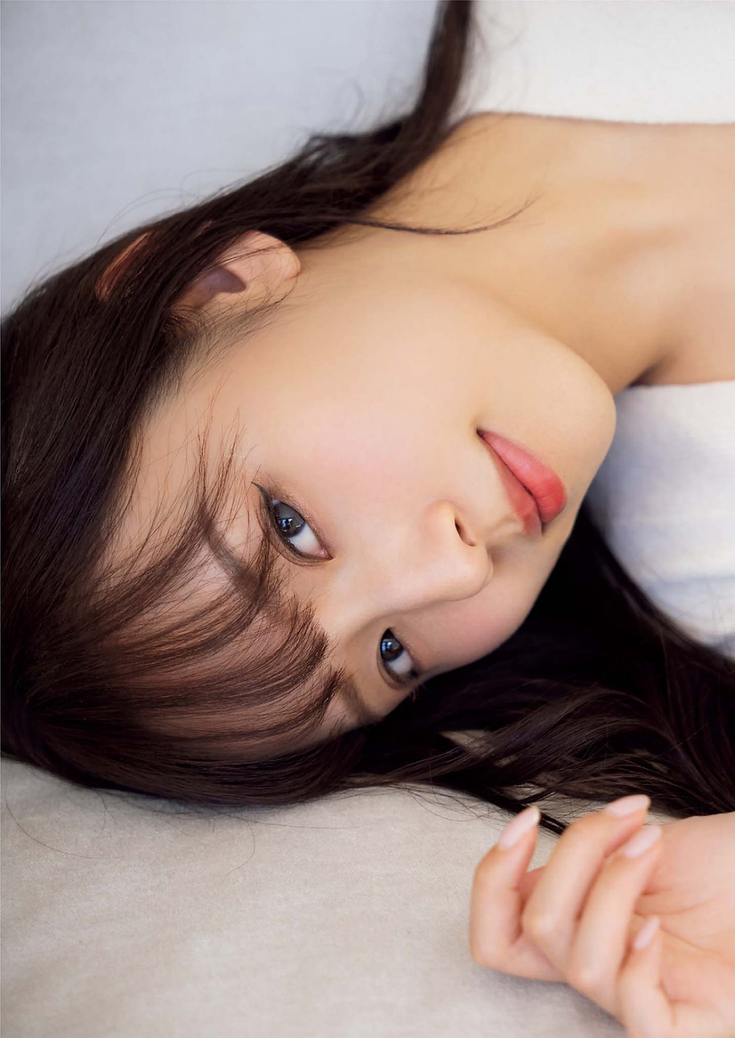 Mai Shinuchi 新内眞衣, Big Comic Spirits 2022 No.52 (ビッグコミックスピリッツ 2022年52号)