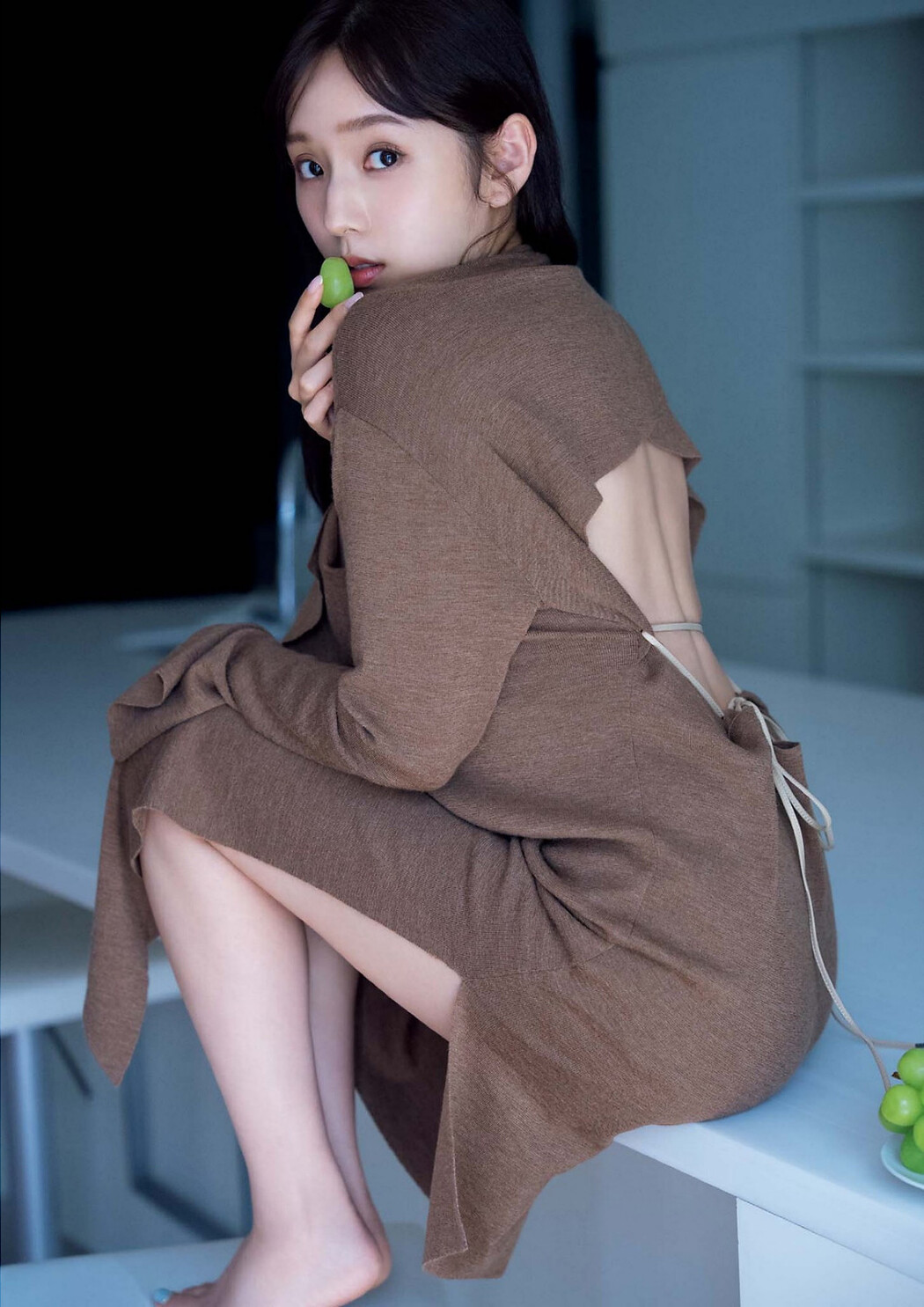 Mai Shinuchi 新内眞衣, Big Comic Spirits 2022 No.52 (ビッグコミックスピリッツ 2022年52号)