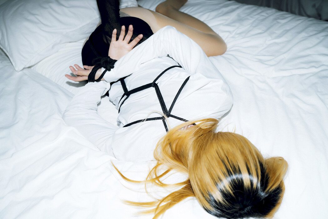 Jucy 쥬시, Mona 모나, [Moon Night Snap] Loveholic Set.02