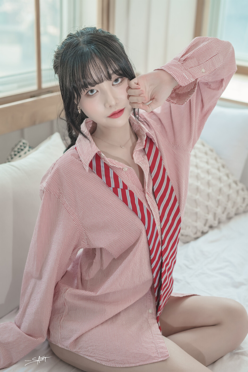 Yuna 유나, [SAINT Photolife] Love On Top