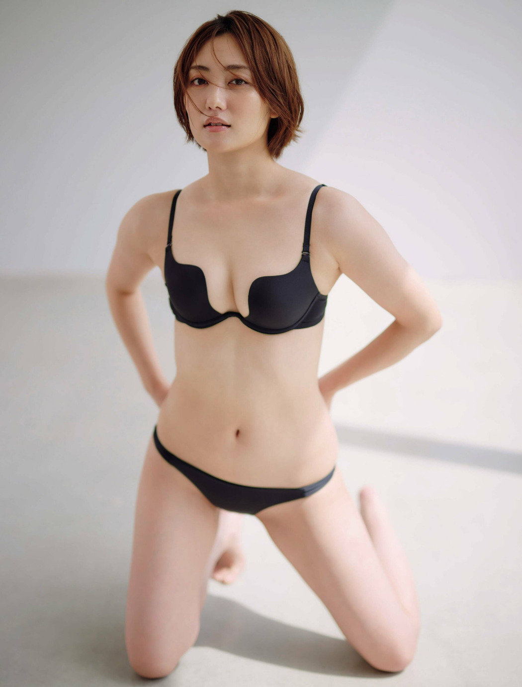 Kazusa Okuyama 奥山かずさ, FRIDAY 2023.01.13 (フライデー 2023年1月13日号)