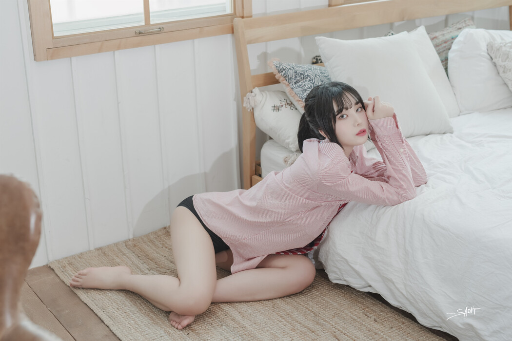 Yuna 유나, [SAINT Photolife] Love On Top