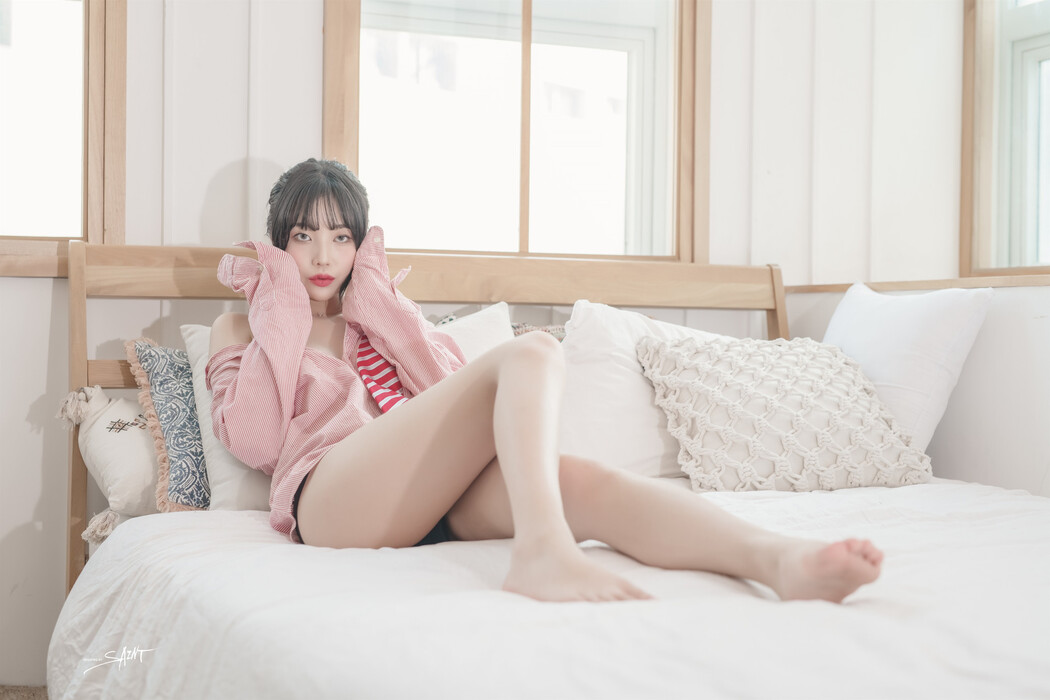 Yuna 유나, [SAINT Photolife] Love On Top