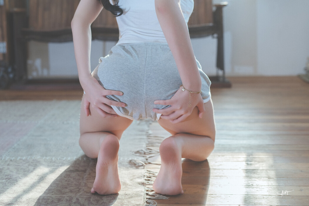 Yuna 유나, [SAINT Photolife] Love On Top