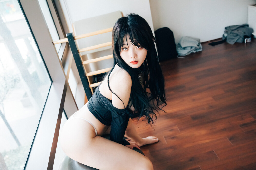 ZIA.Kwon 권지아, [Loozy] Pilates Instructor Set.03