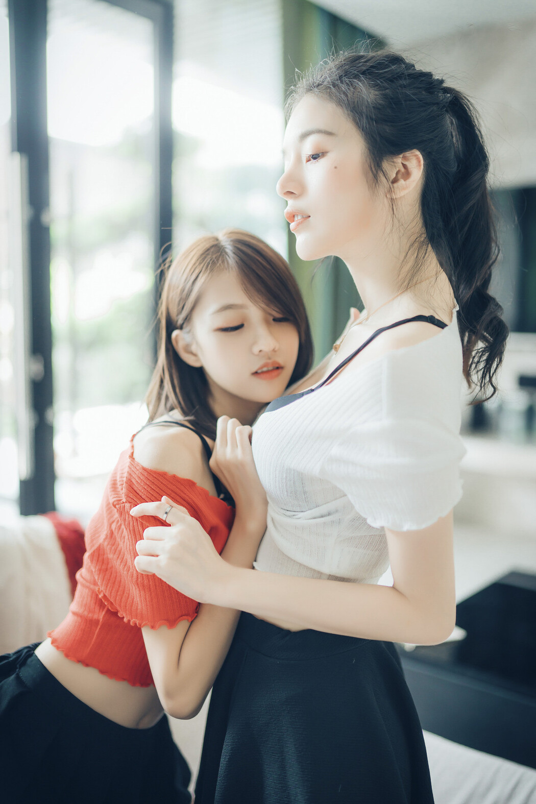 JVID精品 好色蘿莉妍妍X巨乳御姊辰辰❤️ 百合開發初體驗 Vol.01