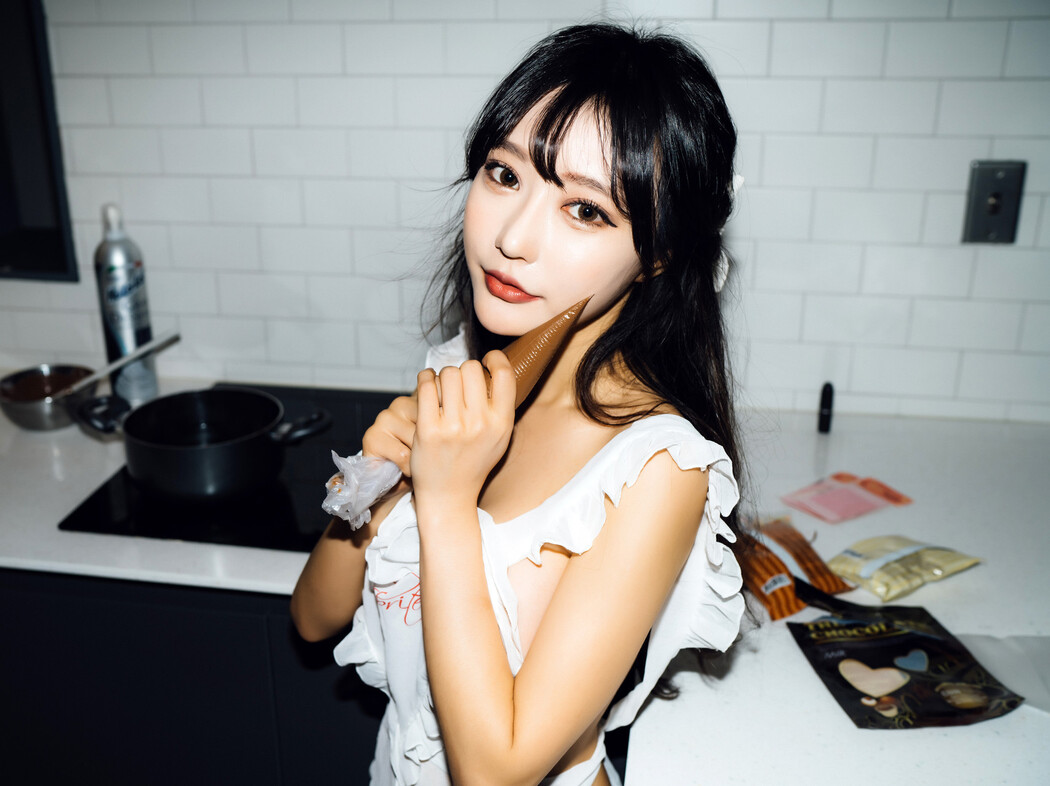 Mona 모나, Jucy 쥬시, [Moon Night Snap] Valentine Set.01