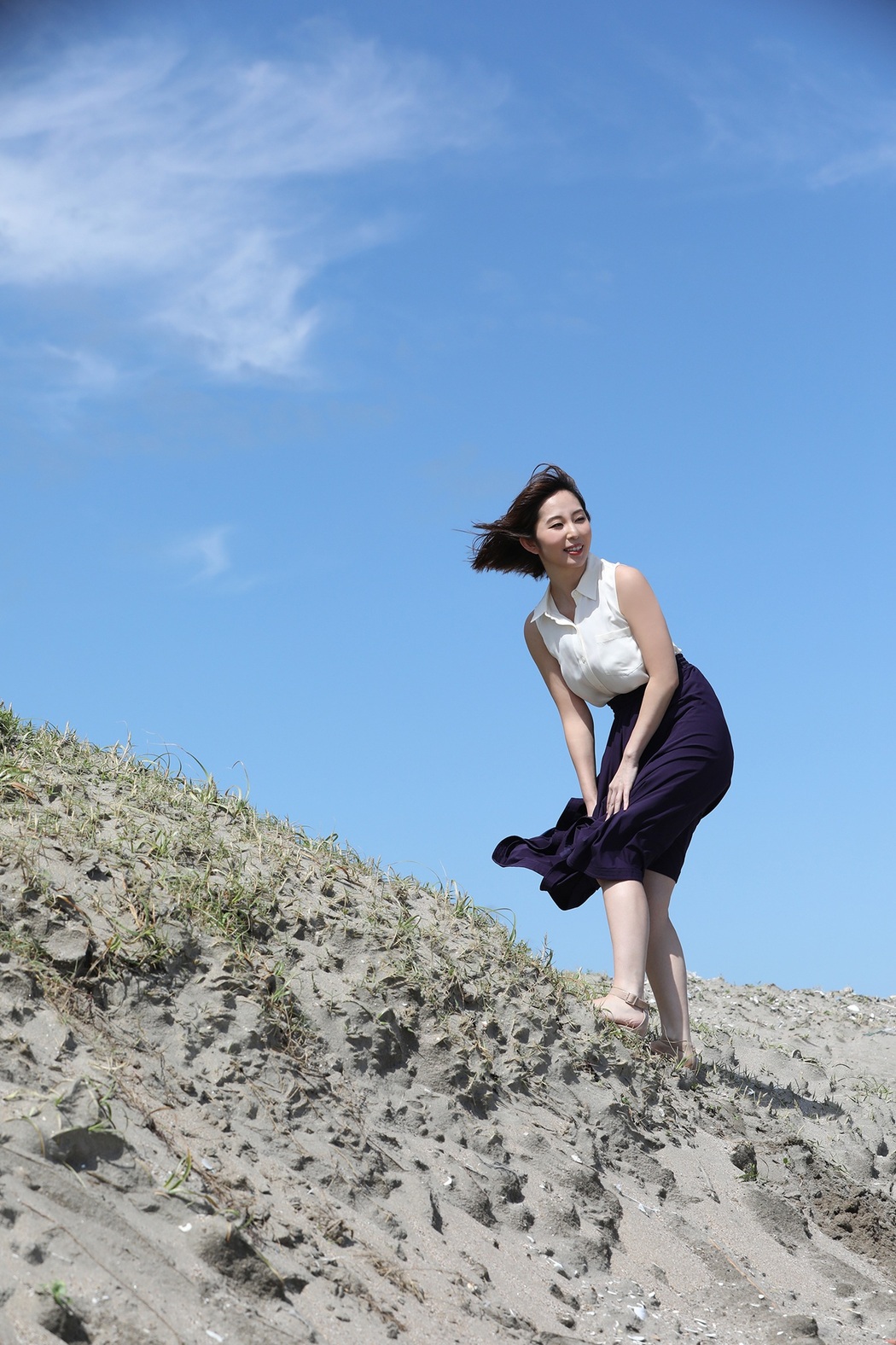 Misumi Shiochi 塩地美澄, ＦＲＩＤＡＹデジタル写真集 「日本一のフェロモン美女アナと官能トリップ」 Set.01