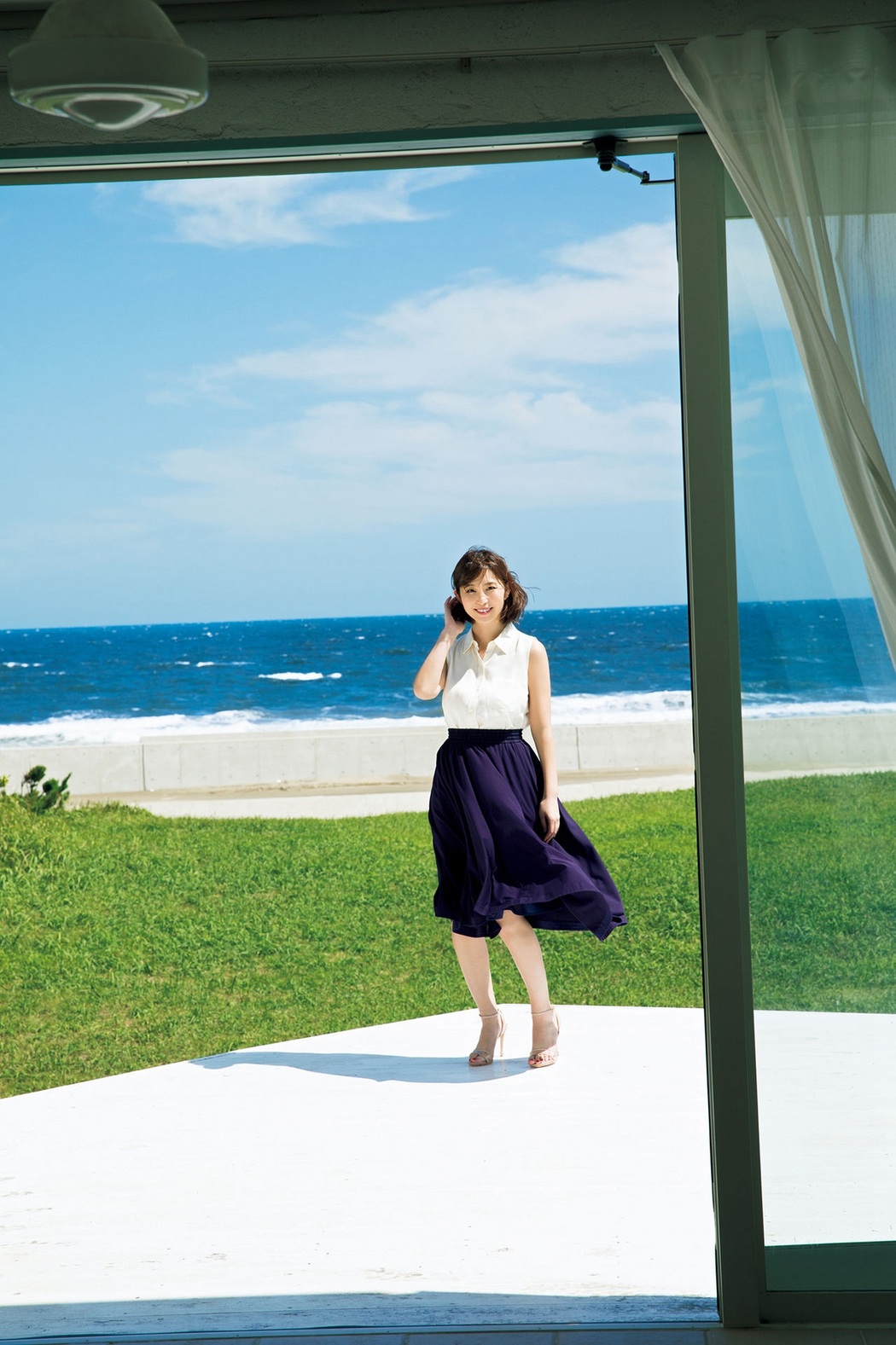 Misumi Shiochi 塩地美澄, ＦＲＩＤＡＹデジタル写真集 「日本一のフェロモン美女アナと官能トリップ」 Set.01