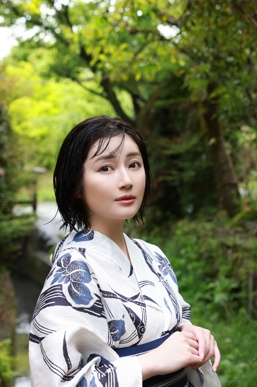 Manami Shindo 新藤まなみ, ＦＲＩＤＡＹデジタル写真集 「Ｑｕｅｅｎｓ オール未公開スペシャルＥｄｉｔｉｏｎ ｖｏｌ．３」 Set.01 Cover Photo