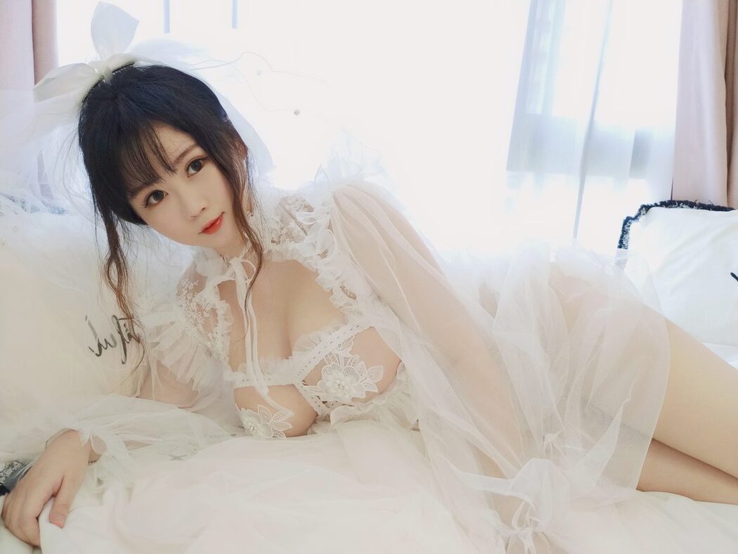 Coser@蜜桃少女是依酱呀 – 花嫁