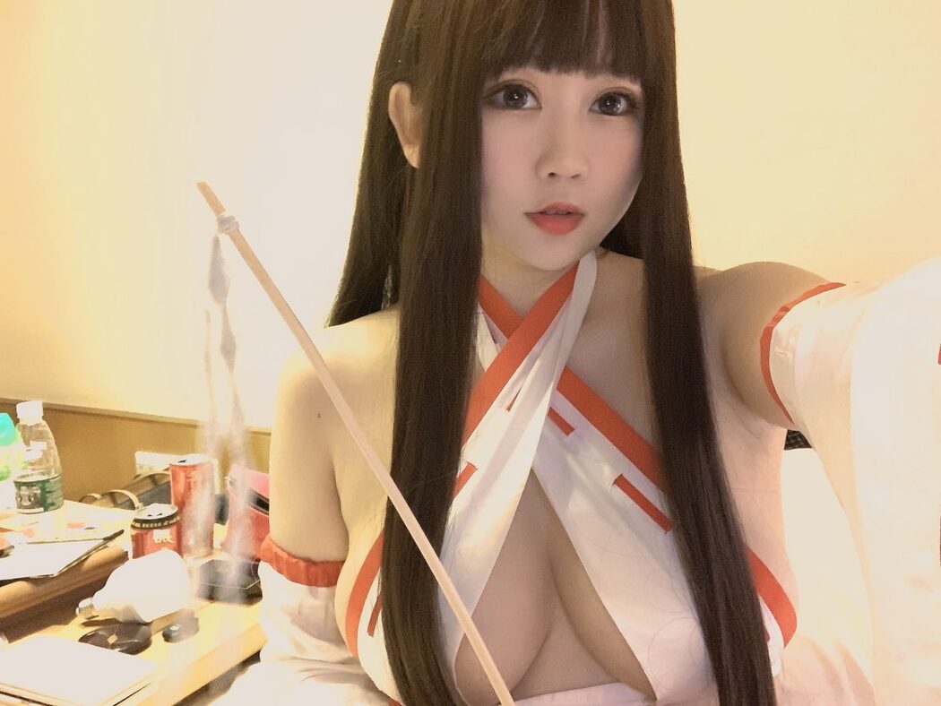 Coser@蜜桃少女是依酱呀 – 女巫