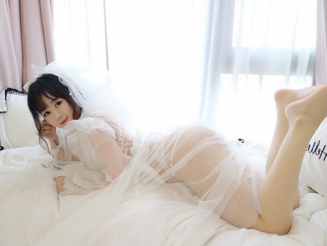 Coser@蜜桃少女是依酱呀 – 花嫁