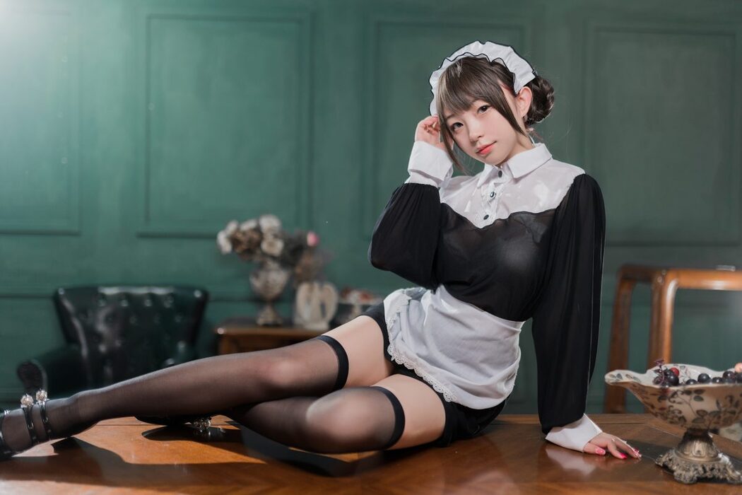 Coser@花铃 – 黑丝透明短裙女仆