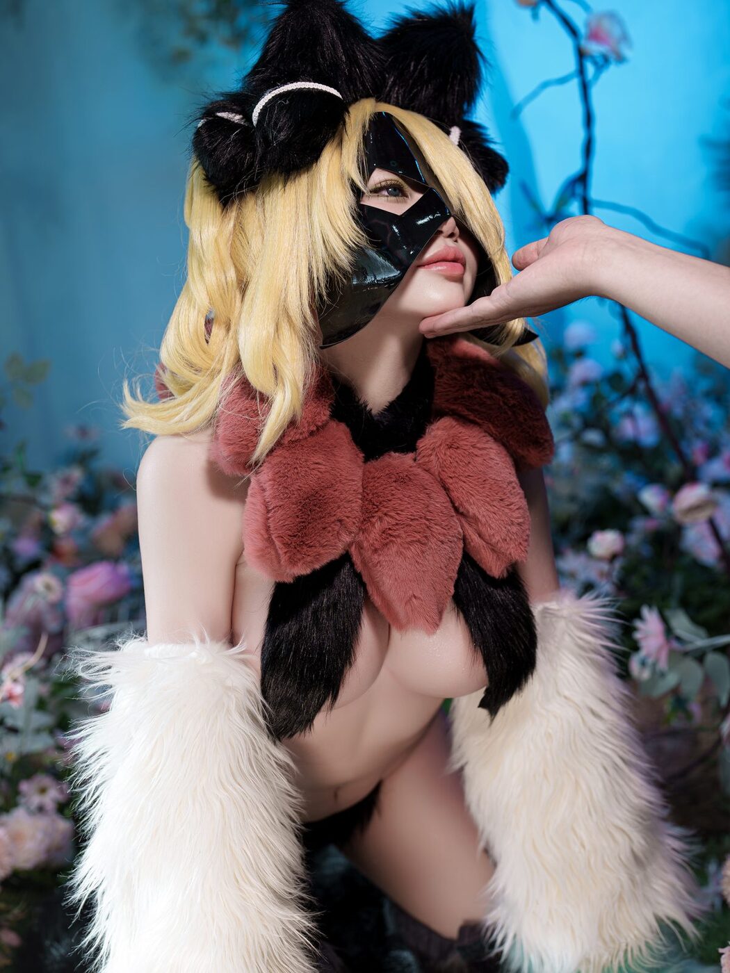 Coser@ZinieQ – Cynthia in Meowscarada Costume