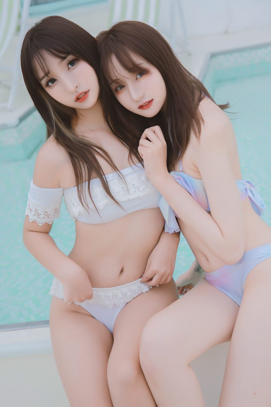 Coser@神楽坂真冬 Vol.058 绝对企画-夏日双人比基尼 笑颜水时计 A Cover Photo