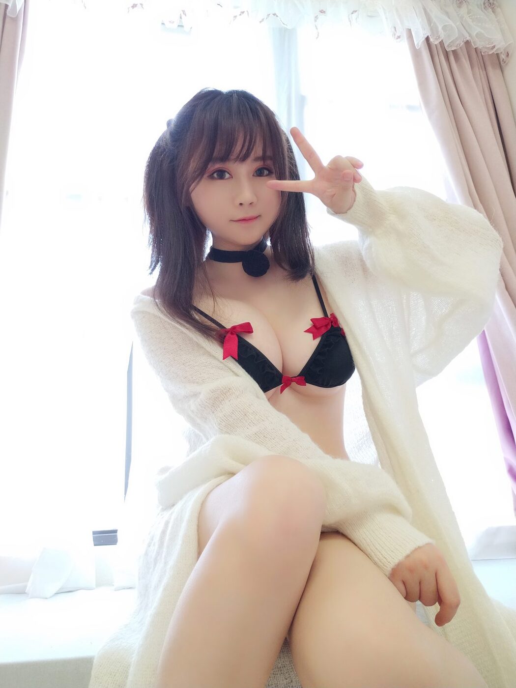 Coser@蜜桃少女是依酱呀 – 黑色情趣内衣