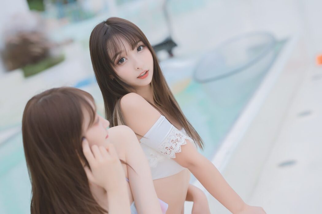 Coser@神楽坂真冬 Vol.058 绝对企画-夏日双人比基尼 笑颜水时计 A