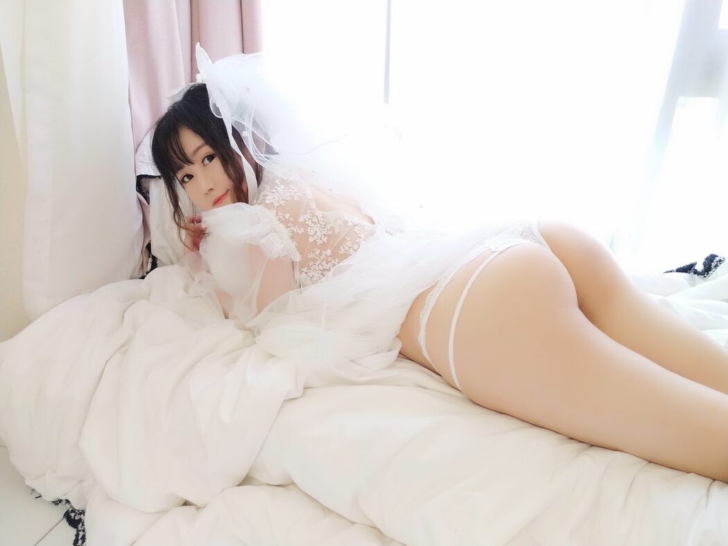 Coser@蜜桃少女是依酱呀 – 花嫁