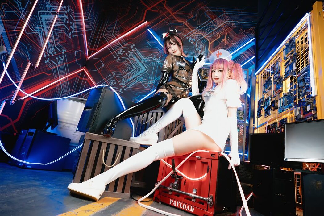 Coser@神楽坂真冬 Vol.057 绝对企画-透明黑白护士双人 無色哲学 A