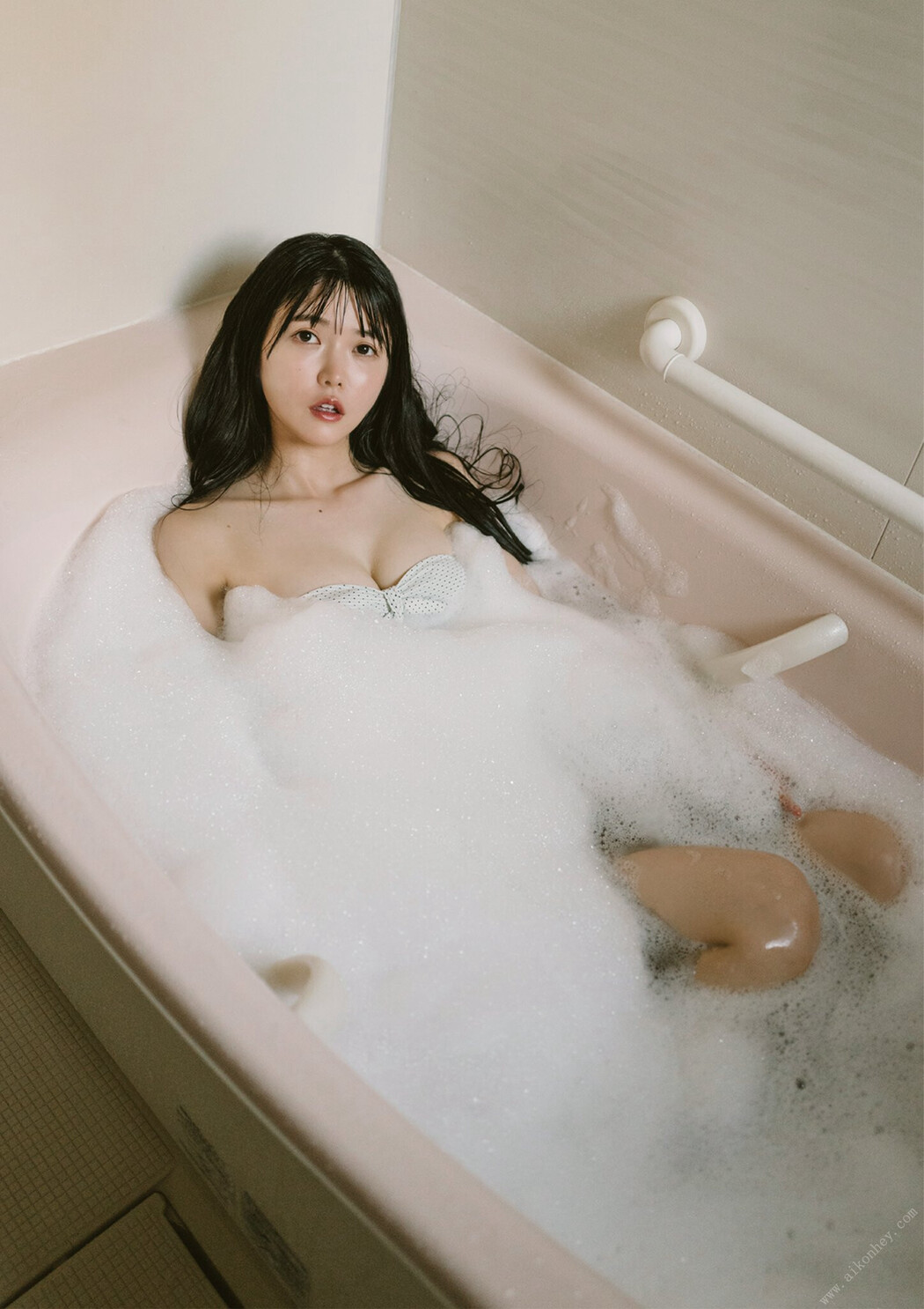 Azusa Onodera 小野寺梓, BUBKAデジタル写真集 「Color of Life」 Set.01