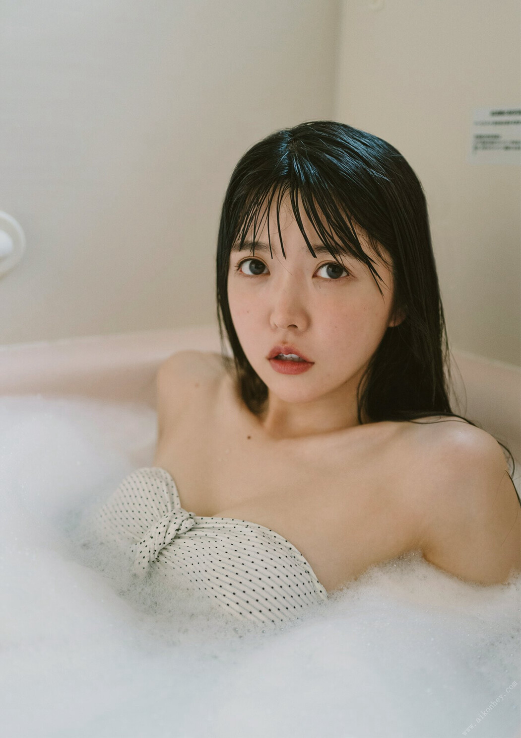 Azusa Onodera 小野寺梓, BUBKAデジタル写真集 「Color of Life」 Set.01