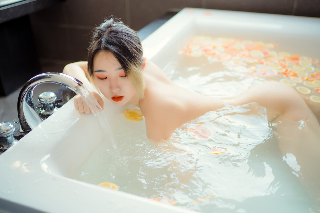 Dame 담, [Moon Night Snap] It Thickens Vol.2 – Set.02