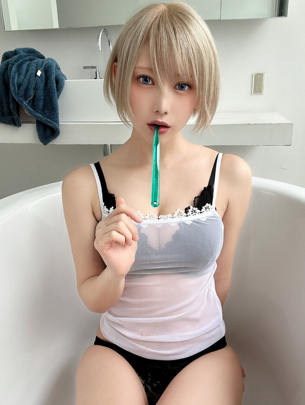 Kokoro Shinozaki 篠崎こころ, Shonen Magazine 2023 No.18 (週刊少年マガジン 2023年18号)