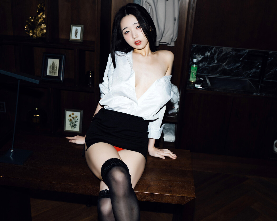Yeon Woo 연우, [Moon Night Snap] Last Night Vol.2 – Set.02