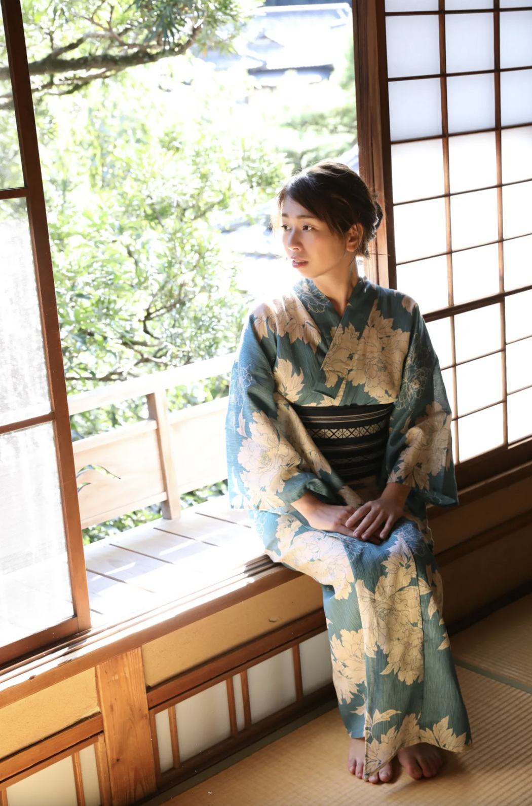 Kayo Sugimoto 杉本佳代, ＦＲＩＤＡＹデジタル写真集 「東海No.1巨乳キャスター Ｇカップ乳初ヌード」 Set.03