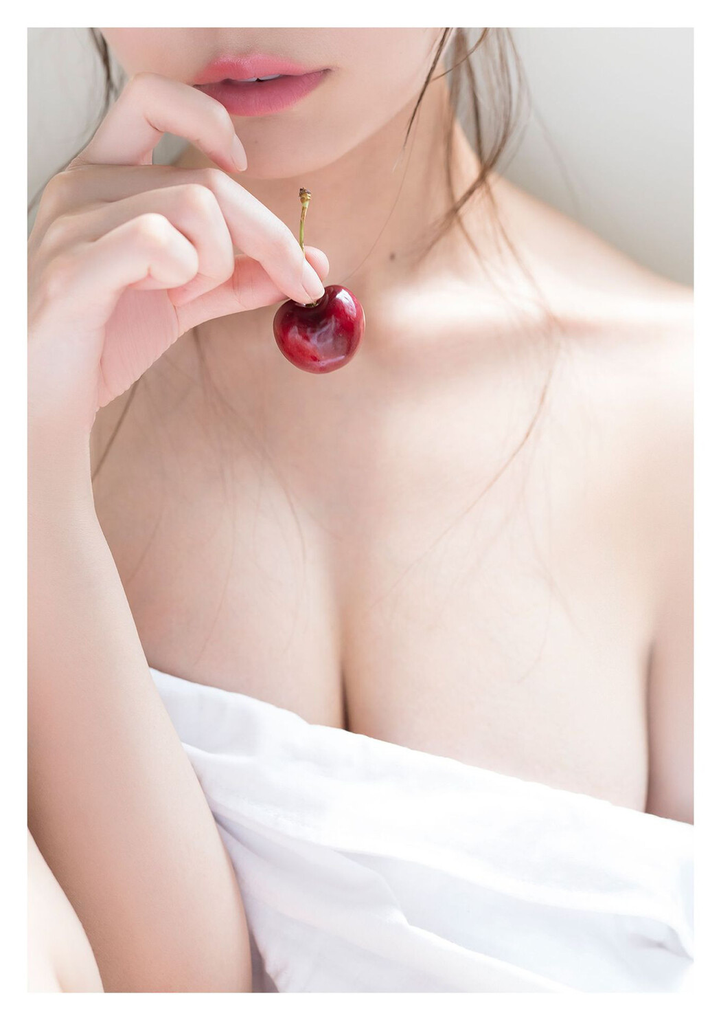 Sayaka Nitori 似鳥沙也加, デジタル限定 YJ PHOTO BOOK Squeeze!